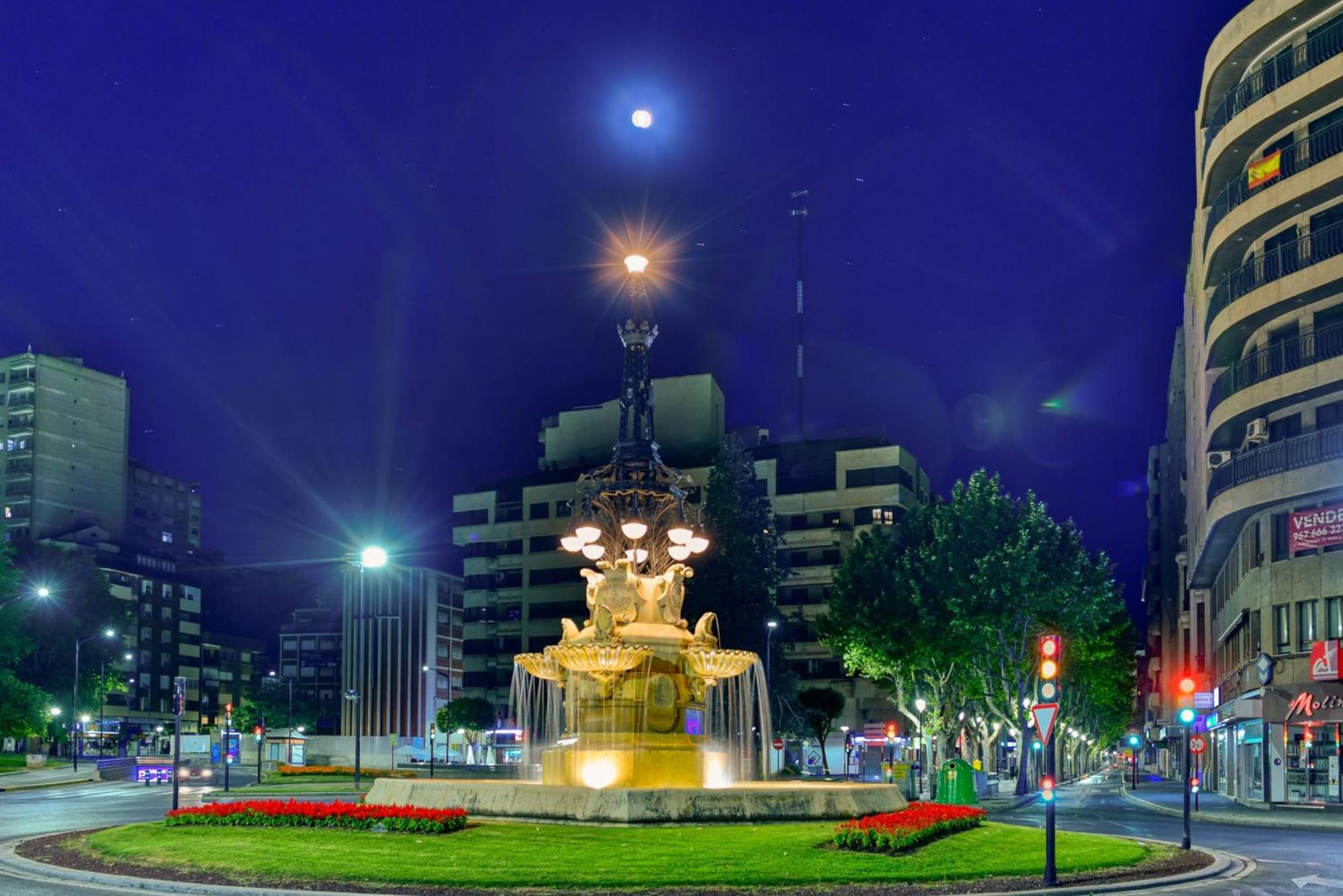 โรงแรมกาสติยา อัลบาเซเต ภายนอก รูปภาพ